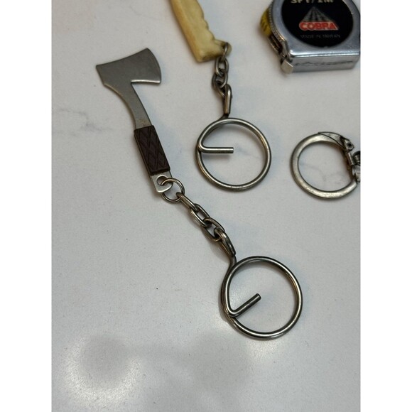 6 VTG Tool Keychain Lot – Hammer Axe Saw Pliers Tape Measure Handyman Metal Trin - Picture 2 of 8